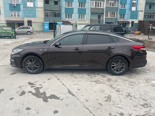 2019 Kia Optima IV Рестайлинг, коричневый, 2000000 рублей, вид 2