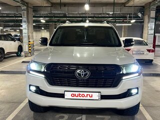 2016 Toyota Land Cruiser 200 Series Рестайлинг 2, белый, 4900000 рублей, вид 2