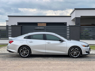 2019 Chevrolet Malibu IX Рестайлинг, серебристый, 2120000 рублей, вид 5