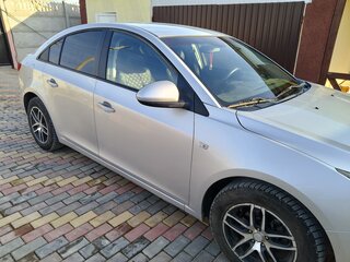 2012 Chevrolet Cruze I, серебристый, 830000 рублей, вид 3