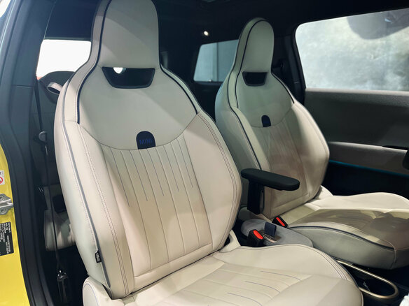 2025 Mini Hatch Cooper Electric SE IV (F65/F66/J01), жёлтый, 5590000 рублей - вид 15