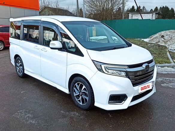2018 Honda Stepwgn Spada V Рестайлинг, белый, 2390000 рублей - вид 1