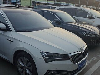 2021 Skoda Superb III Рестайлинг, чёрный, 2200000 рублей, вид 3