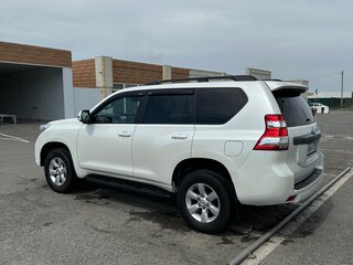 2014 Toyota Land Cruiser Prado 150 Series Рестайлинг 1, белый, 3000000 рублей, вид 4