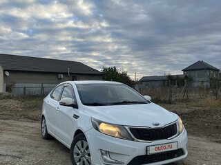 2013 Kia Rio 5-speed III, белый, 860000 рублей, вид 2
