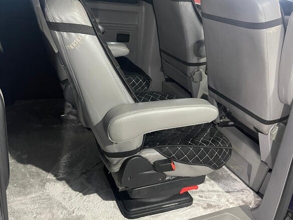 2003 Volkswagen Transporter T5, серый, 1600000 рублей - вид 11
