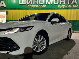 2019 Toyota Camry VIII (XV70), белый, 2850000 рублей, вид 1