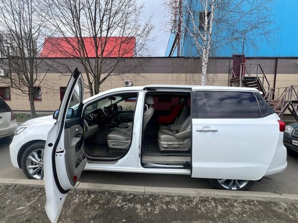 2018 Kia Carnival III, белый, 2950000 рублей - вид 2