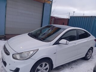2013 Hyundai Solaris I, белый, 750000 рублей, вид 4