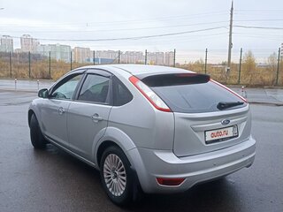 2009 Ford Focus II Рестайлинг, серебристый, 500000 рублей, вид 3