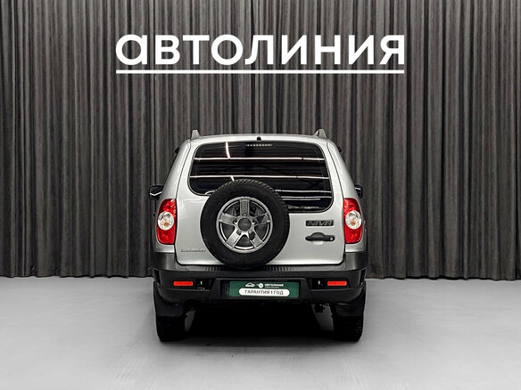 2014 Chevrolet Niva I Рестайлинг, серебристый, 635000 рублей - вид 3