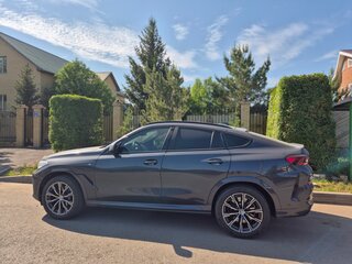 2021 BMW X6 40i III (G06), серый, 6999999 рублей, вид 4