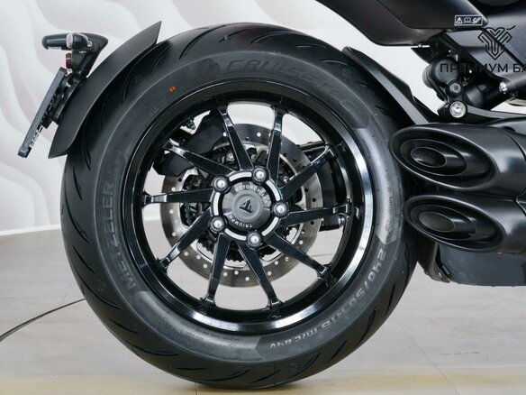 2024 Triumph Rocket 3, чёрный, 2599000 рублей - вид 8
