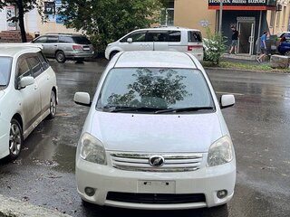 2009 Toyota Raum II, белый, 990000 рублей, вид 1