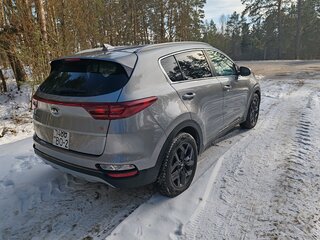 2020 Kia Sportage IV Рестайлинг, серебристый, 2150000 рублей, вид 3