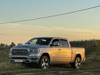 2018 Ram 1500 Crew Cab eTorque V, серебристый, 5800000 рублей, вид 2