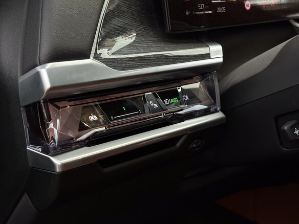 2024 BMW 7 серии 740i xDrive VII (G70), чёрный, 13500000 рублей - вид 20
