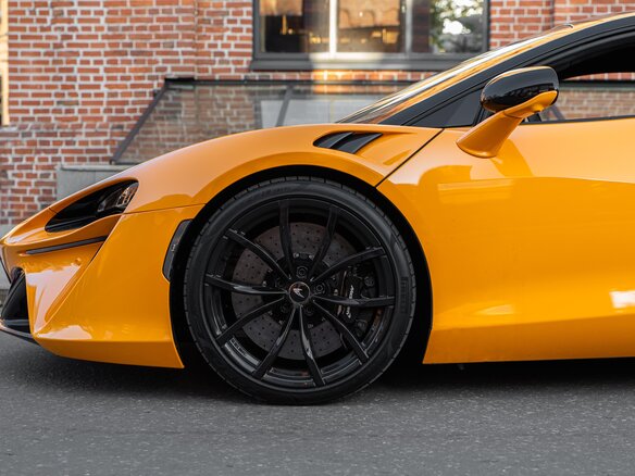 2023 McLaren Artura, оранжевый, 26000000 рублей - вид 9