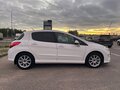 2010 Peugeot 308 I, белый - вид 2
