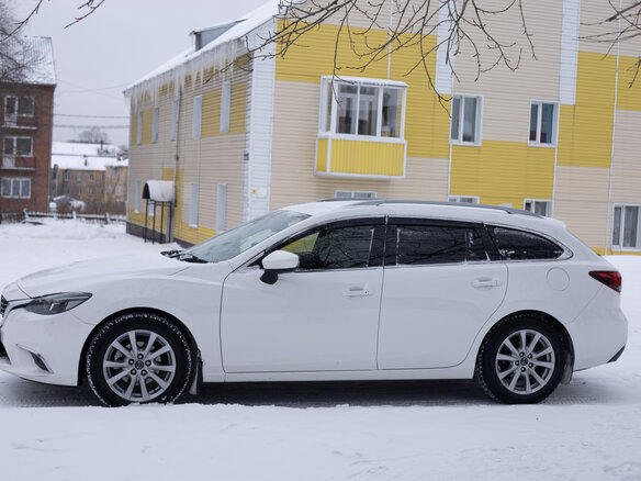 2015 Mazda Atenza III Рестайлинг, белый, 1700000 рублей - вид 3