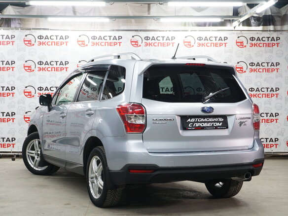 2013 Subaru Forester IV, серебристый - вид 4