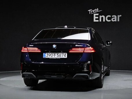 2026 BMW 5 серии 523d xDrive VIII (G60/G61/G68), синий, 9458000 рублей, вид 3