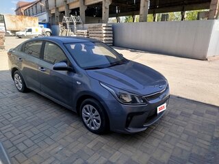 2017 Kia Rio IV, серый, 950000 рублей, вид 2