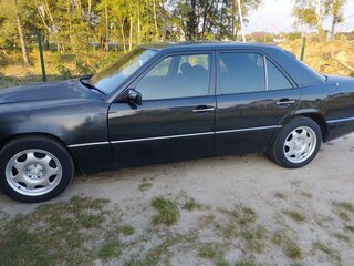 1988 Mercedes-Benz W124 230, чёрный, 360000 рублей, вид 5