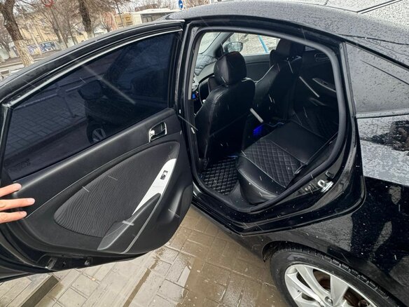 2012 Hyundai Solaris I, чёрный, 900000 рублей - вид 23