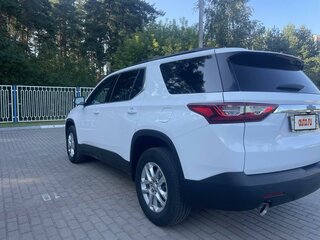 2021 Chevrolet Traverse II, белый, 3300000 рублей, вид 4