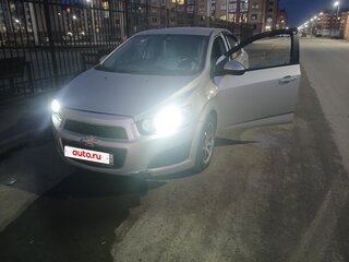2013 Chevrolet Aveo II, серебристый, 670000 рублей, вид 2