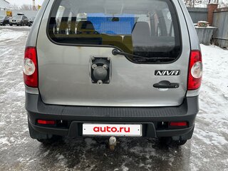 2013 Chevrolet Niva I Рестайлинг, серебристый, 520000 рублей, вид 4