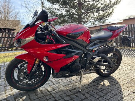 2014 Triumph Daytona 675, красный, 999000 рублей, вид 2
