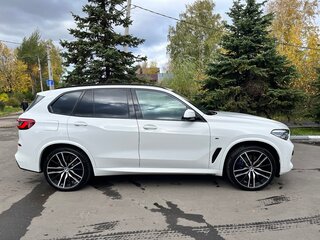 2019 BMW X5 30d IV (G05/G18), белый, 5499999 рублей, вид 3