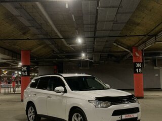 2012 Mitsubishi Outlander III, белый, 1650000 рублей, вид 2