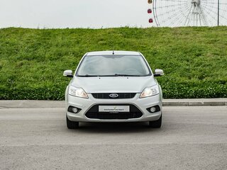2011 Ford Focus II Рестайлинг, серебристый, 650000 рублей, вид 3
