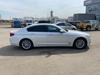 2018 BMW 5 серии 520i VII (G30/G31/G38), белый, 3000000 рублей, вид 5