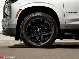 2024 Chevrolet Tahoe V Рестайлинг, серебристый, 11600000 рублей, вид 4