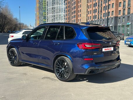 2020 BMW X5 M50d IV (G05/G18), синий, 7399999 рублей, вид 2