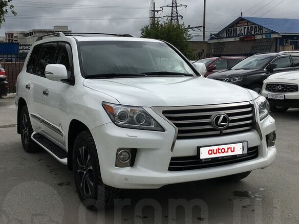 2013 Lexus LX 570 III Рестайлинг, белый, 4800000 рублей