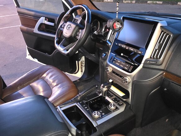 2016 Toyota Land Cruiser 200 Series Рестайлинг 2, белый, 5700000 рублей - вид 17
