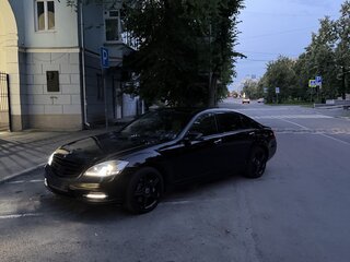 2007 Mercedes-Benz S-Класс 550 V (W221), чёрный, 2000000 рублей, вид 1