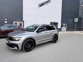 2018 Volkswagen Tiguan II, серебристый, 3000000 рублей, вид 2