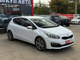 2017 Kia Ceed II Рестайлинг, белый, 1170000 рублей, вид 2