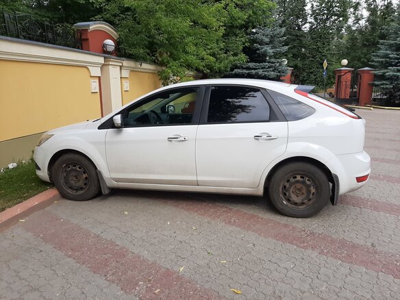 2011 Ford Focus II Рестайлинг, белый - вид 1