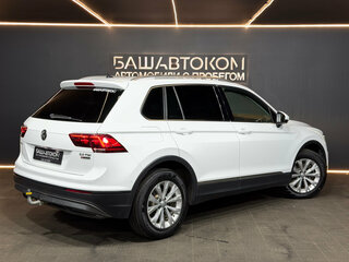 2017 Volkswagen Tiguan II, белый, 2140000 рублей, вид 4