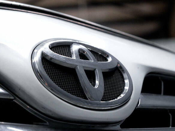2013 Toyota Corolla X (E140, E150) Рестайлинг, белый - вид 8