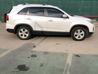 2013 Kia Sorento II Рестайлинг, белый, 1710000 рублей, вид 3