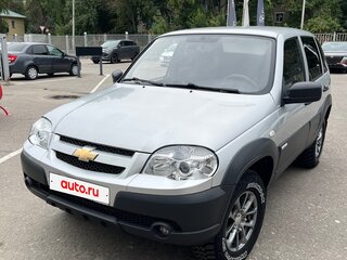 2013 Chevrolet Niva I Рестайлинг, серебристый, 645000 рублей, вид 1
