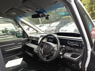 2017 Honda Stepwgn Spada V Рестайлинг, белый, 1850000 рублей, вид 5